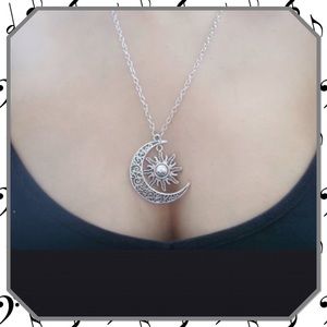 💫New❤️❤️Silver Sun & Moon Necklace 💫